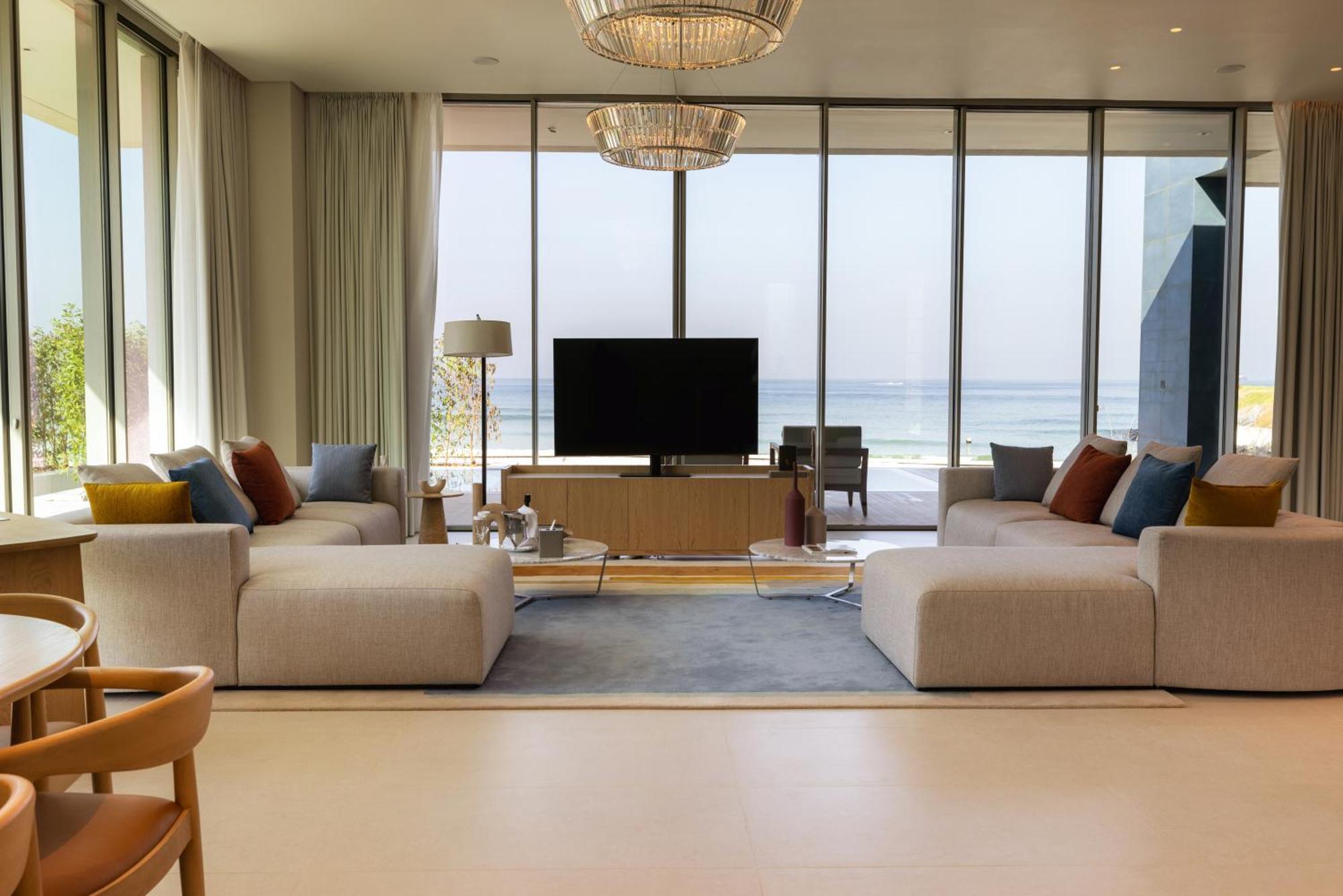 Ajman Hotel & Villas By Blazon Hotels Exterior foto Living room at the Ritz-Carlton, Laguna Beach